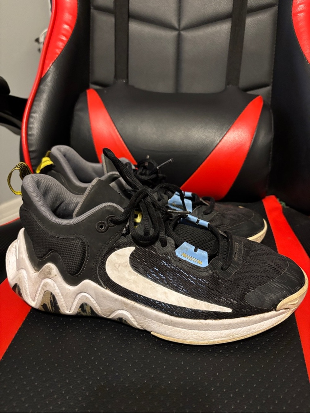 NIKE Giannis antetokunpo Athletic Sneakers with White Swoosh Accent